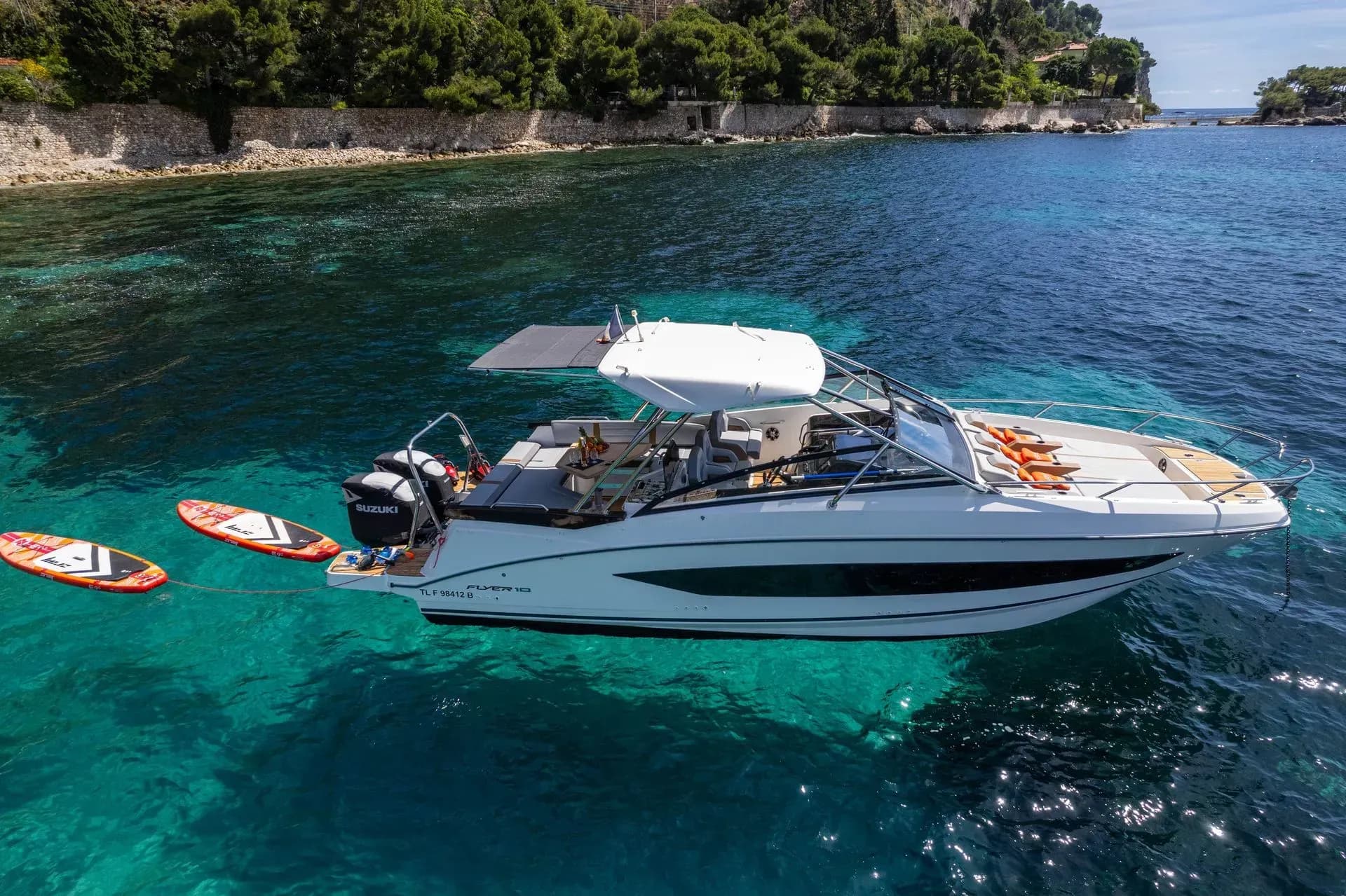 Private boat with paddleboards - French Riviera