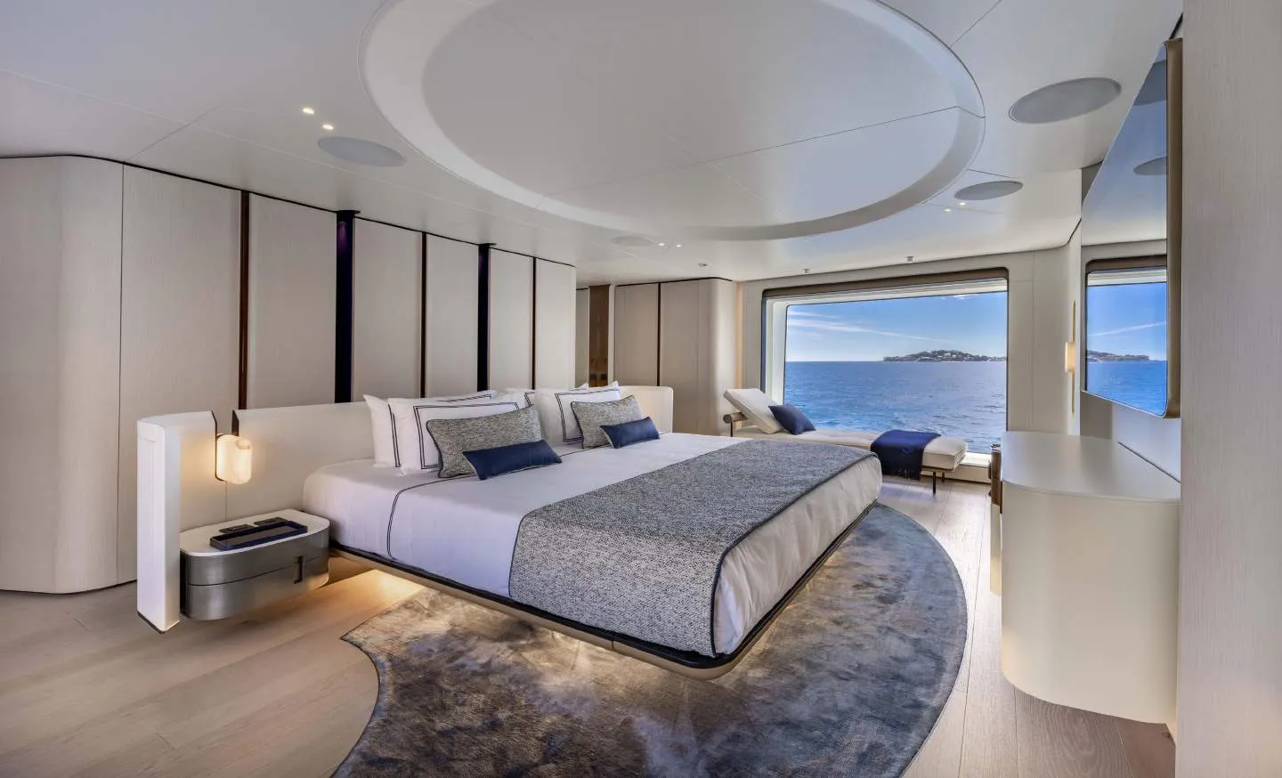 Azimut Océan One, Departs Saint-Jean-Cap-Ferrat