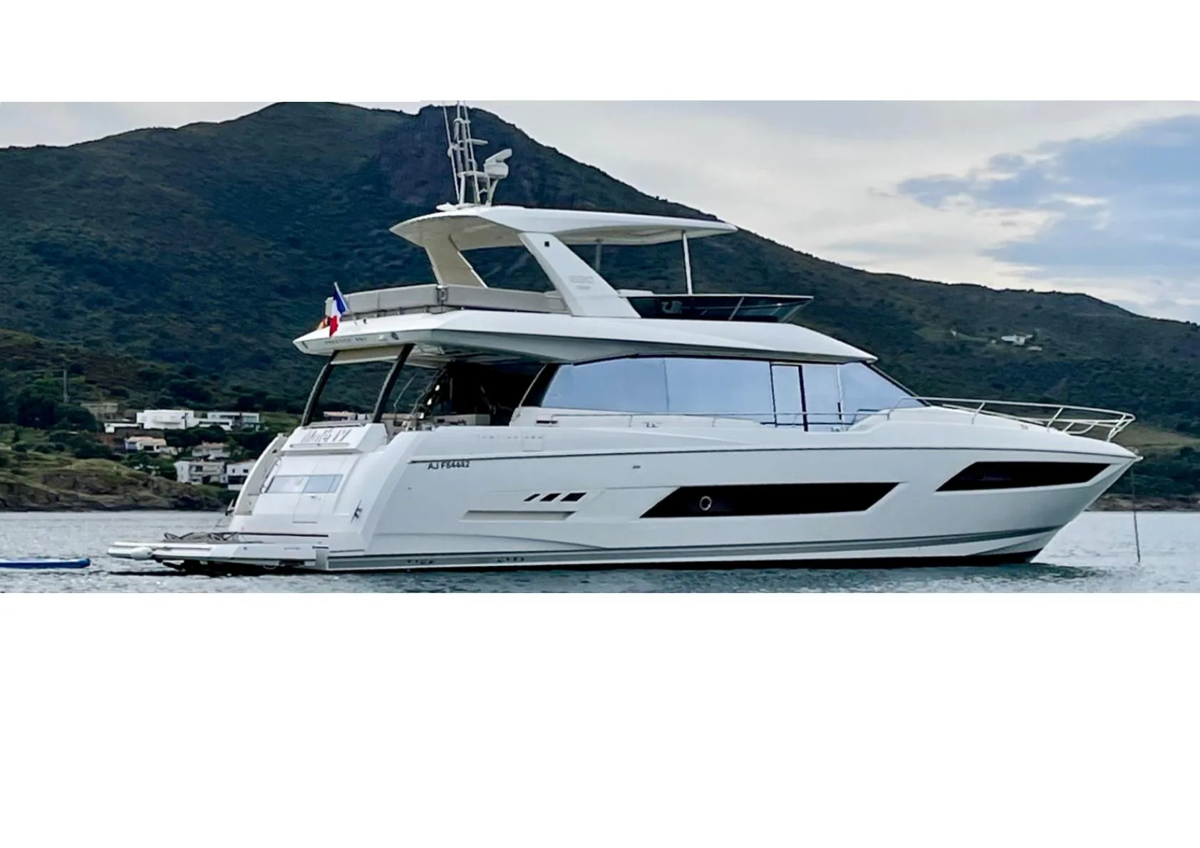 Prestige 680, Departs Cannes