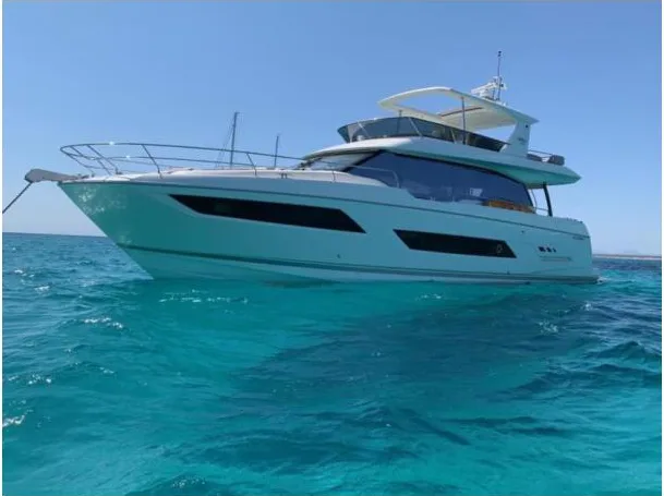 Prestige 680, Departs Cannes